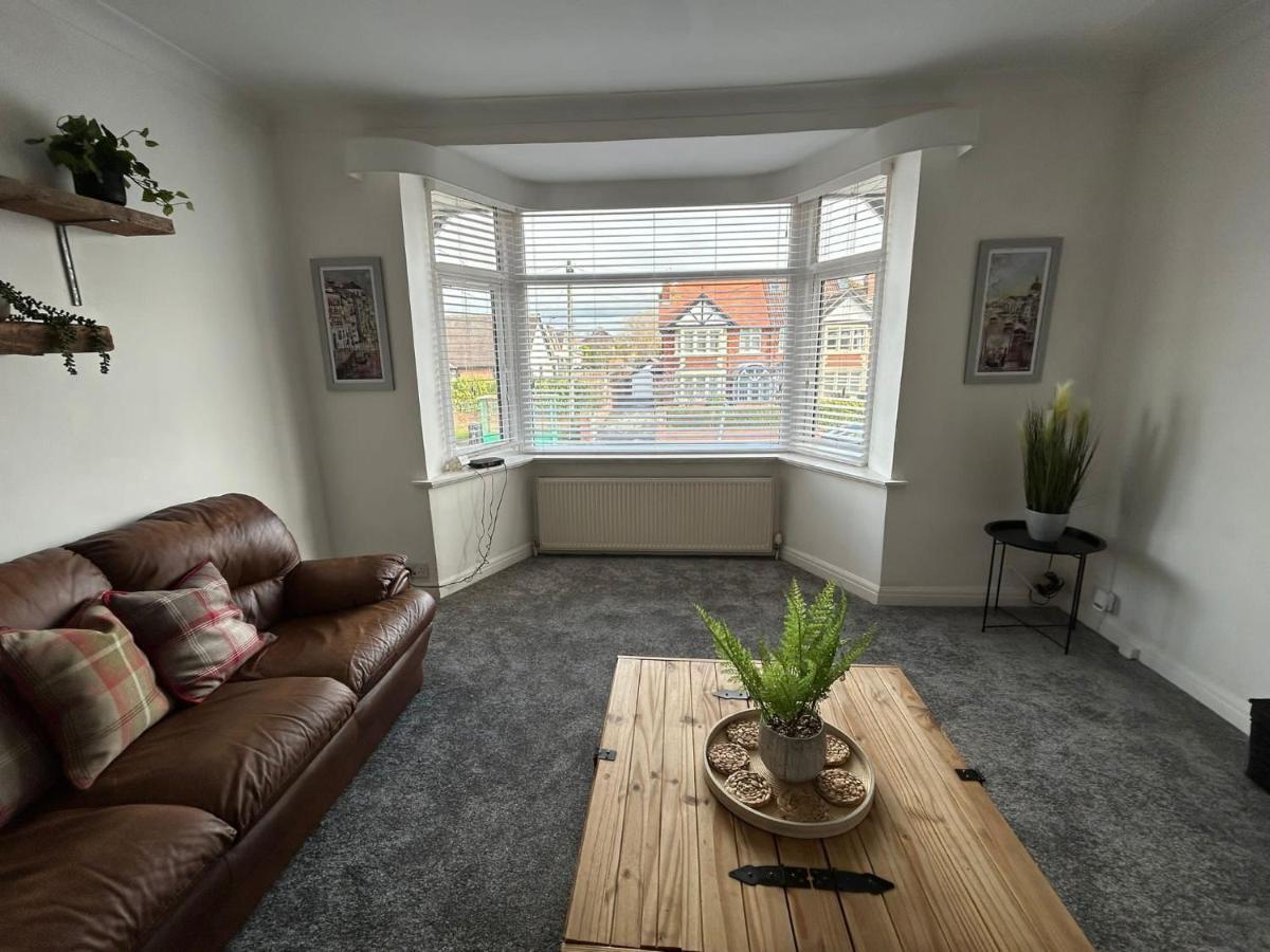 Light And Spacious Highcross Apartment Poulton-le-Fylde Екстер'єр фото